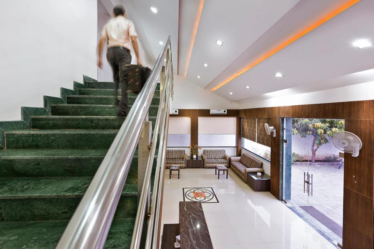 Hotel Shirdi Sai Wada Extérieur photo