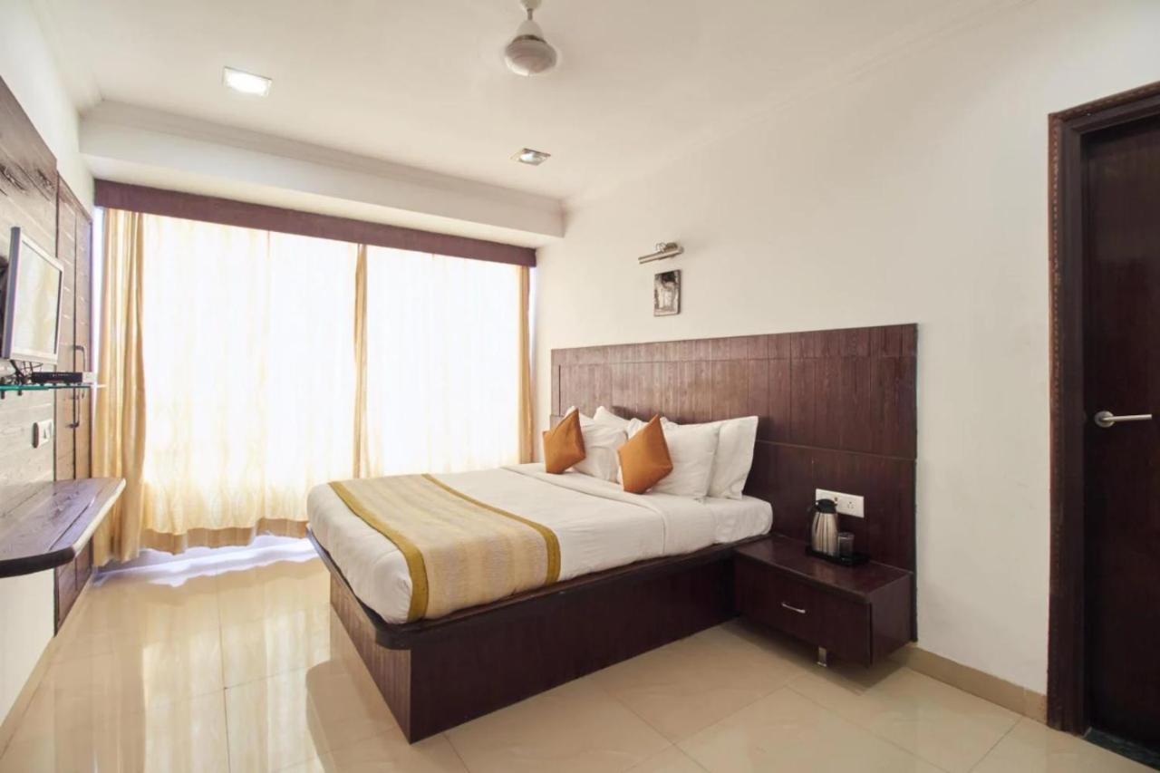 Hotel Shirdi Sai Wada Extérieur photo