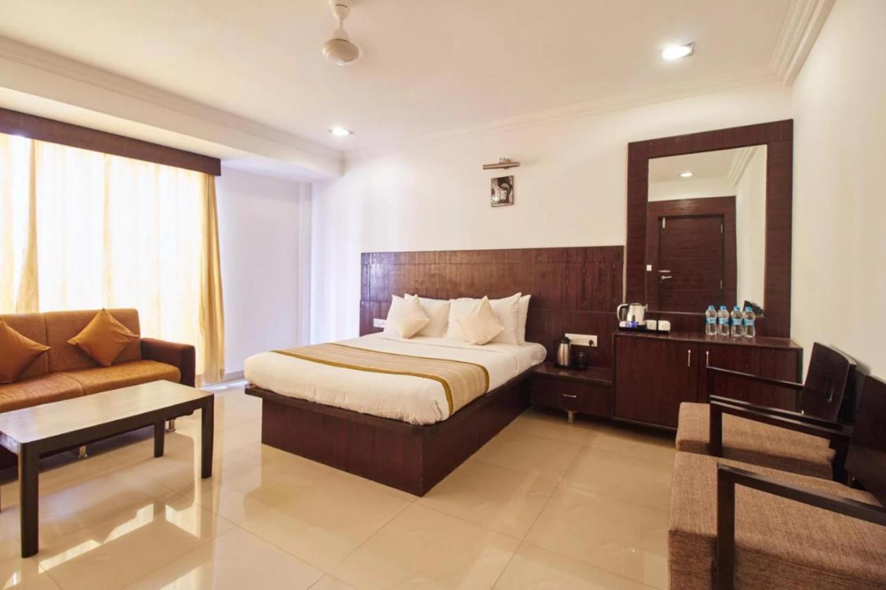 Hotel Shirdi Sai Wada Extérieur photo