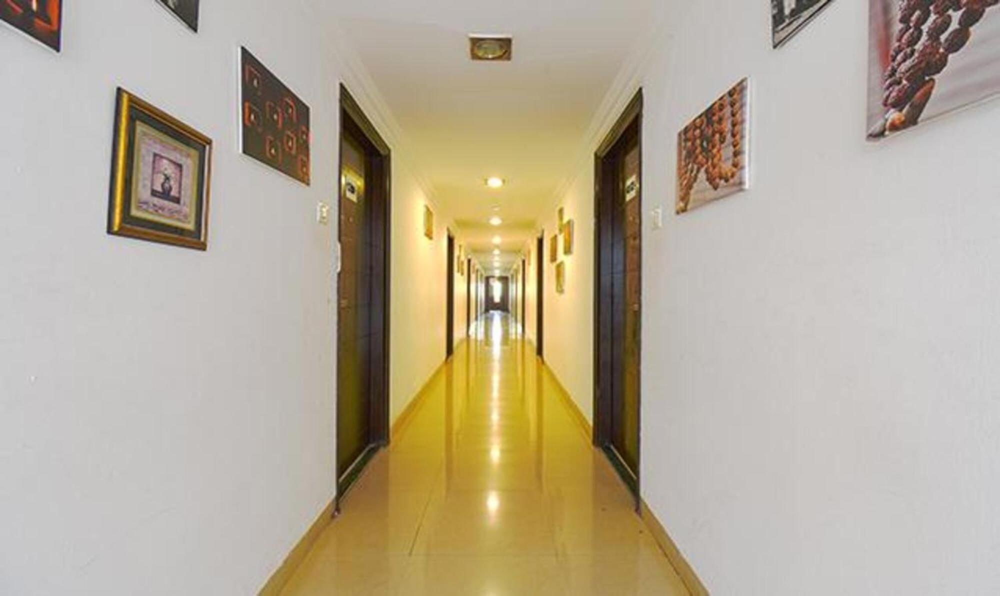 Hotel Shirdi Sai Wada Extérieur photo