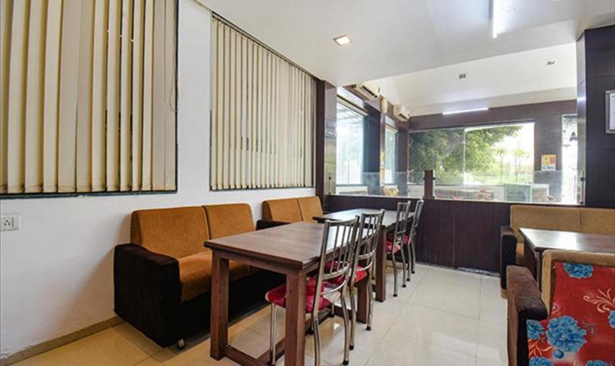 Hotel Shirdi Sai Wada Extérieur photo