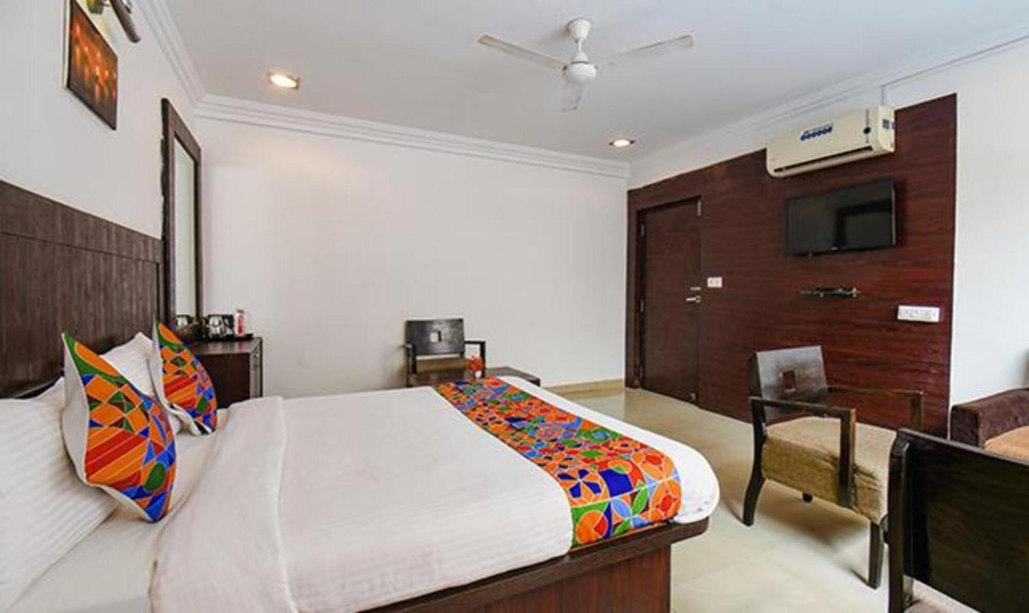 Hotel Shirdi Sai Wada Extérieur photo
