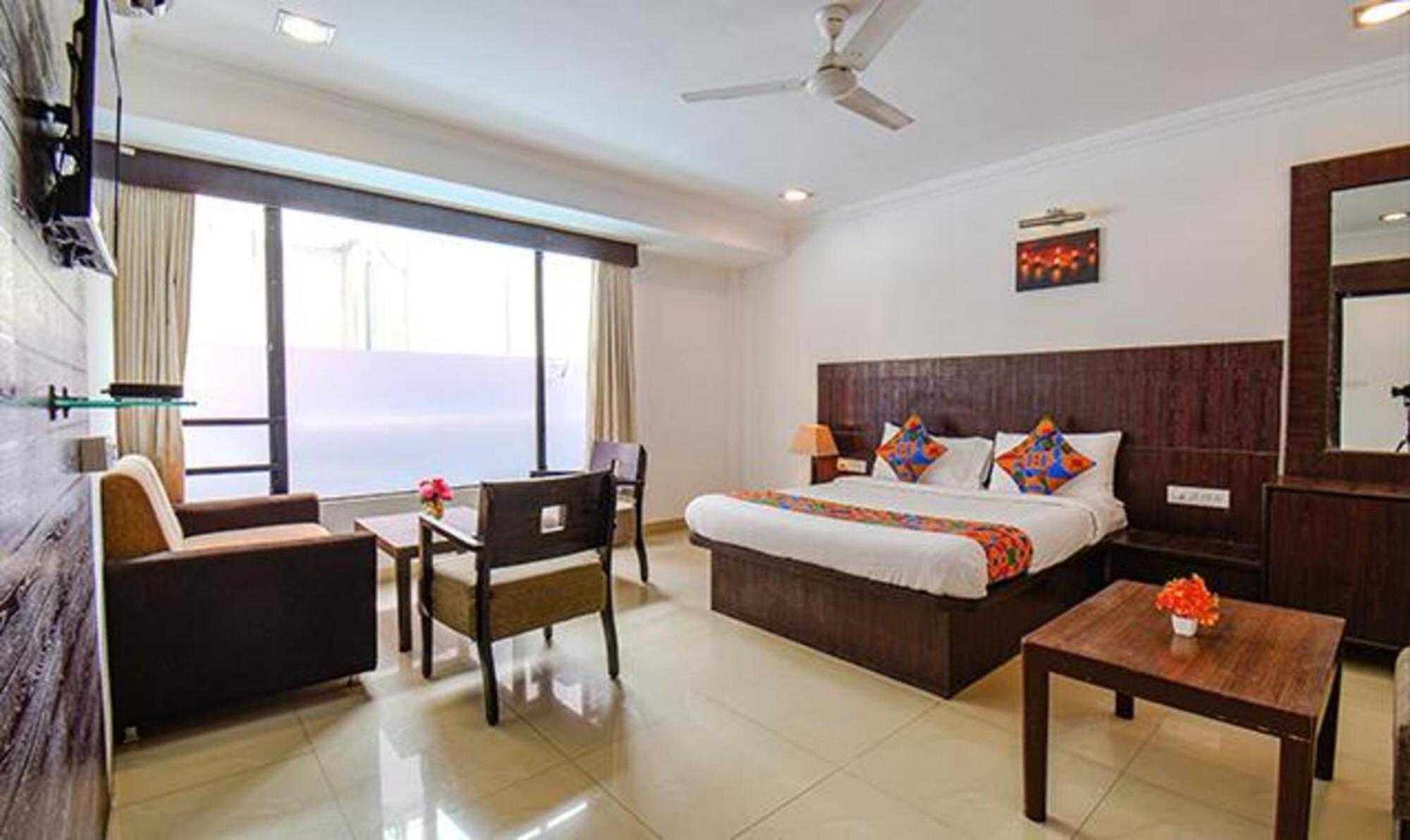 Hotel Shirdi Sai Wada Extérieur photo