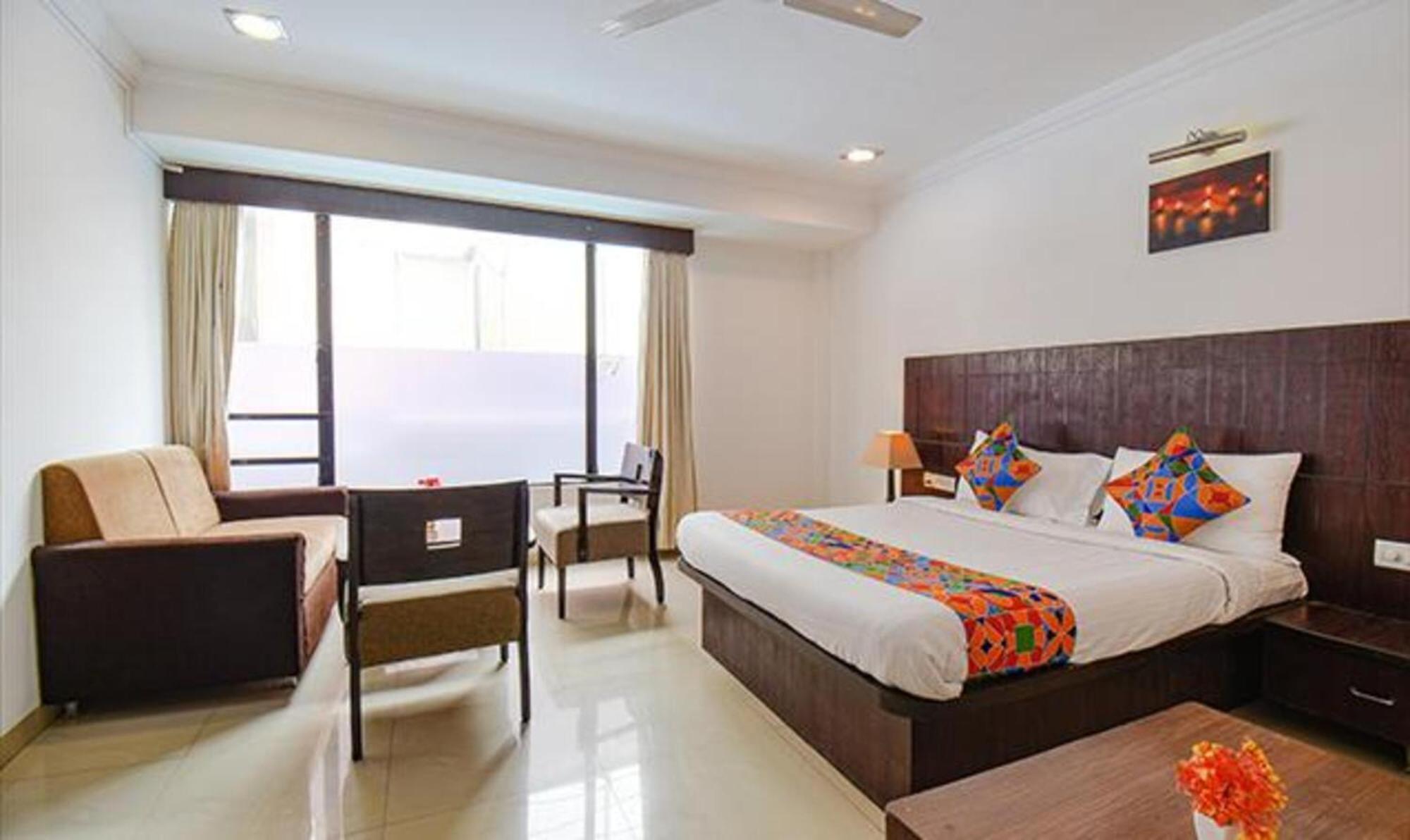 Hotel Shirdi Sai Wada Extérieur photo