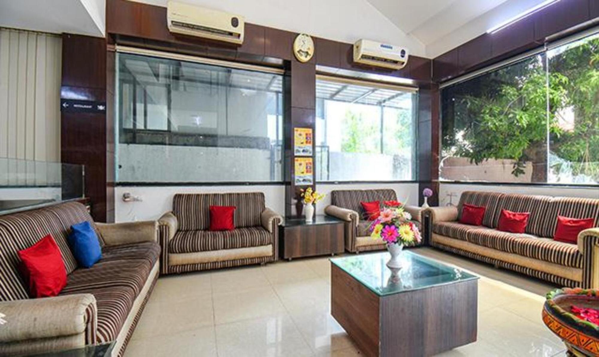 Hotel Shirdi Sai Wada Extérieur photo