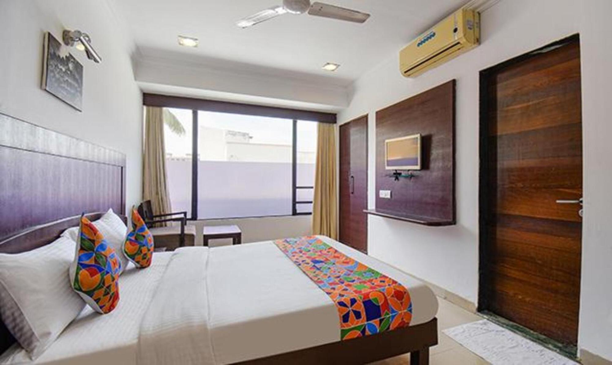 Hotel Shirdi Sai Wada Extérieur photo