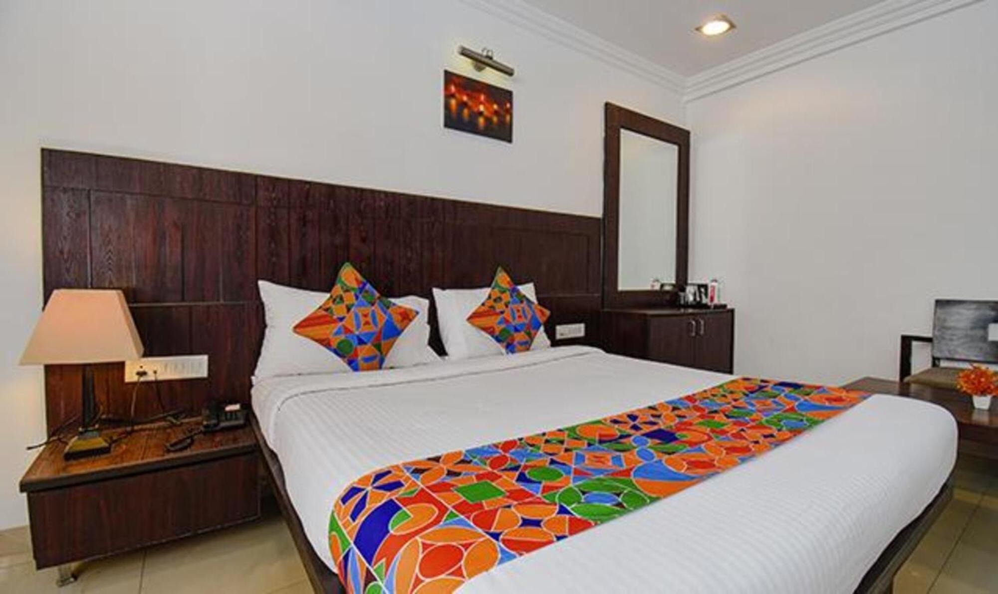 Hotel Shirdi Sai Wada Extérieur photo