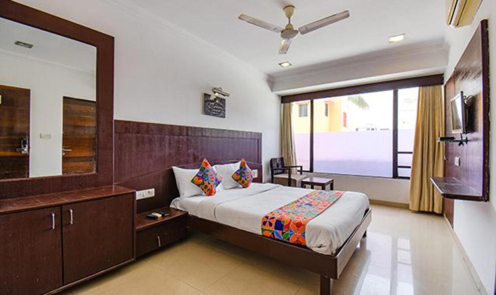 Hotel Shirdi Sai Wada Extérieur photo