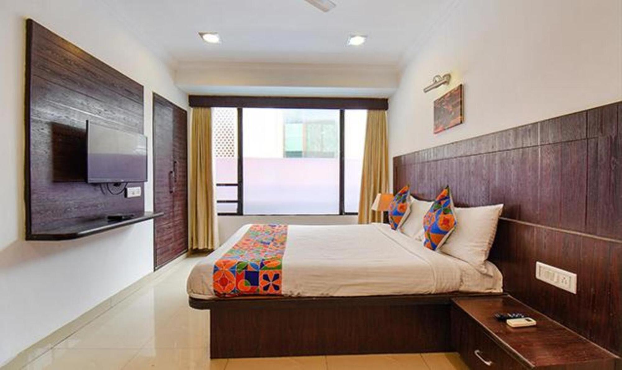 Hotel Shirdi Sai Wada Extérieur photo