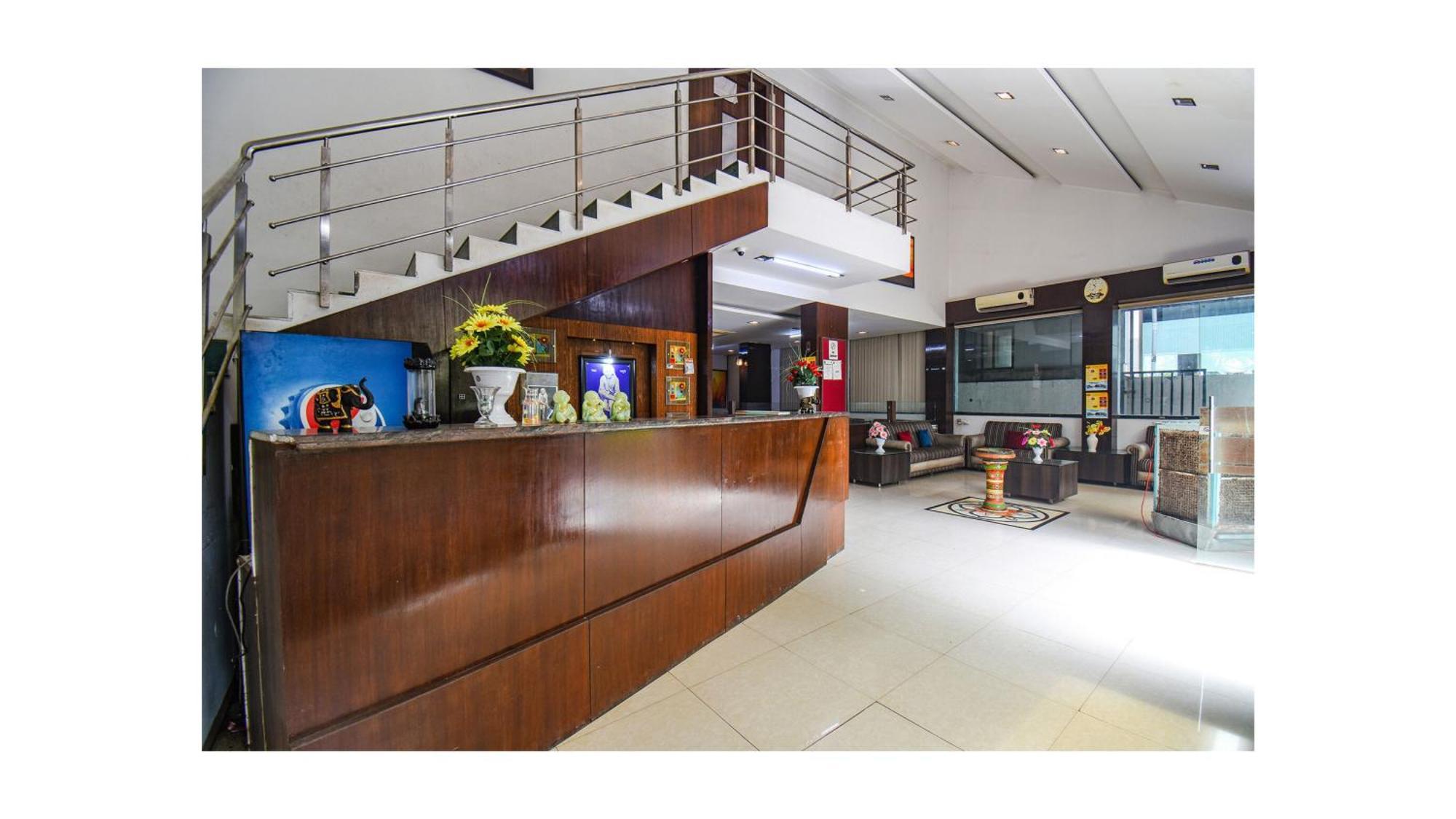Hotel Shirdi Sai Wada Extérieur photo