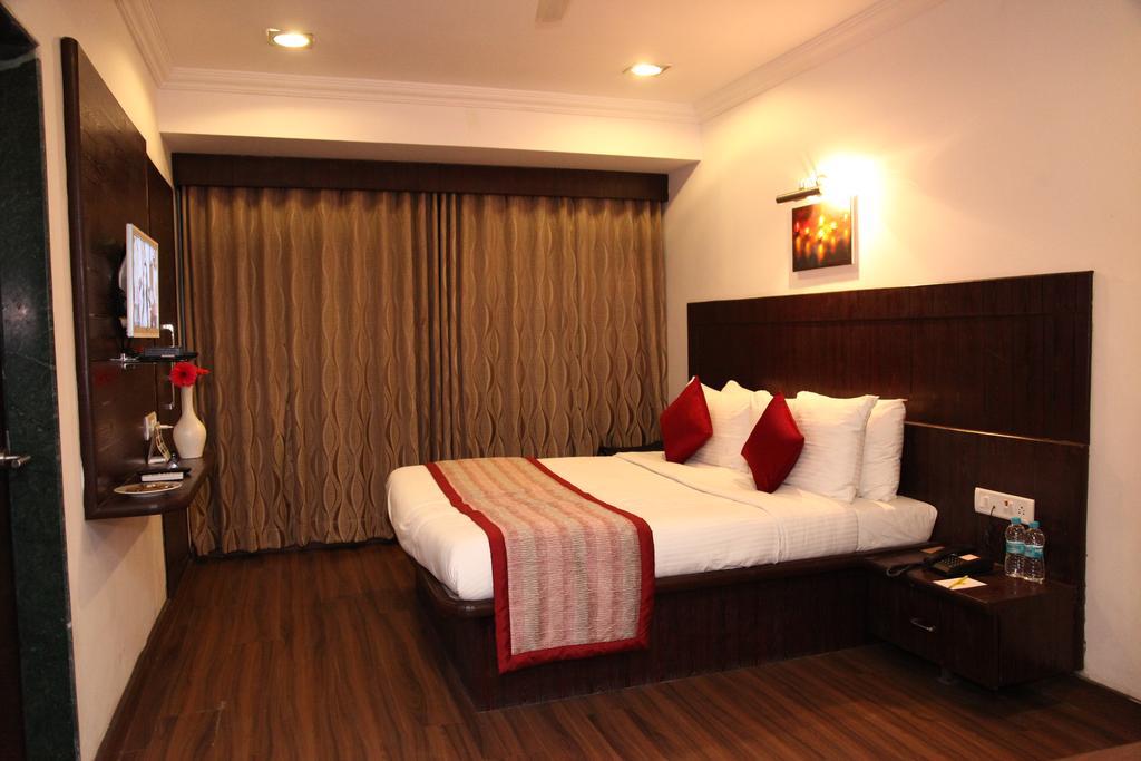 Hotel Shirdi Sai Wada Extérieur photo