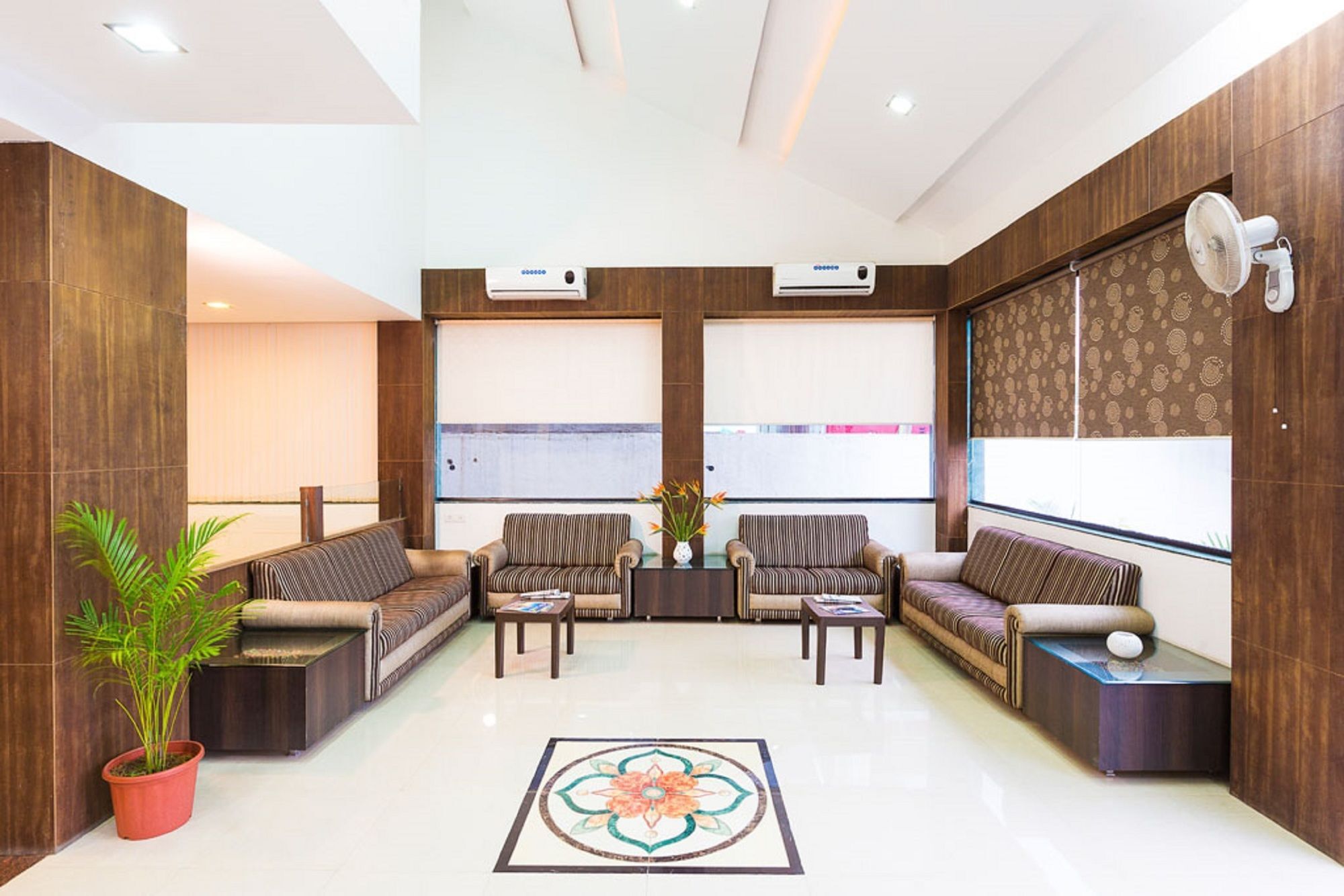 Hotel Shirdi Sai Wada Extérieur photo